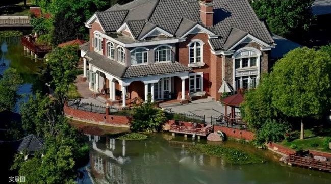 一湖潋天地，，，，一墅悦人生